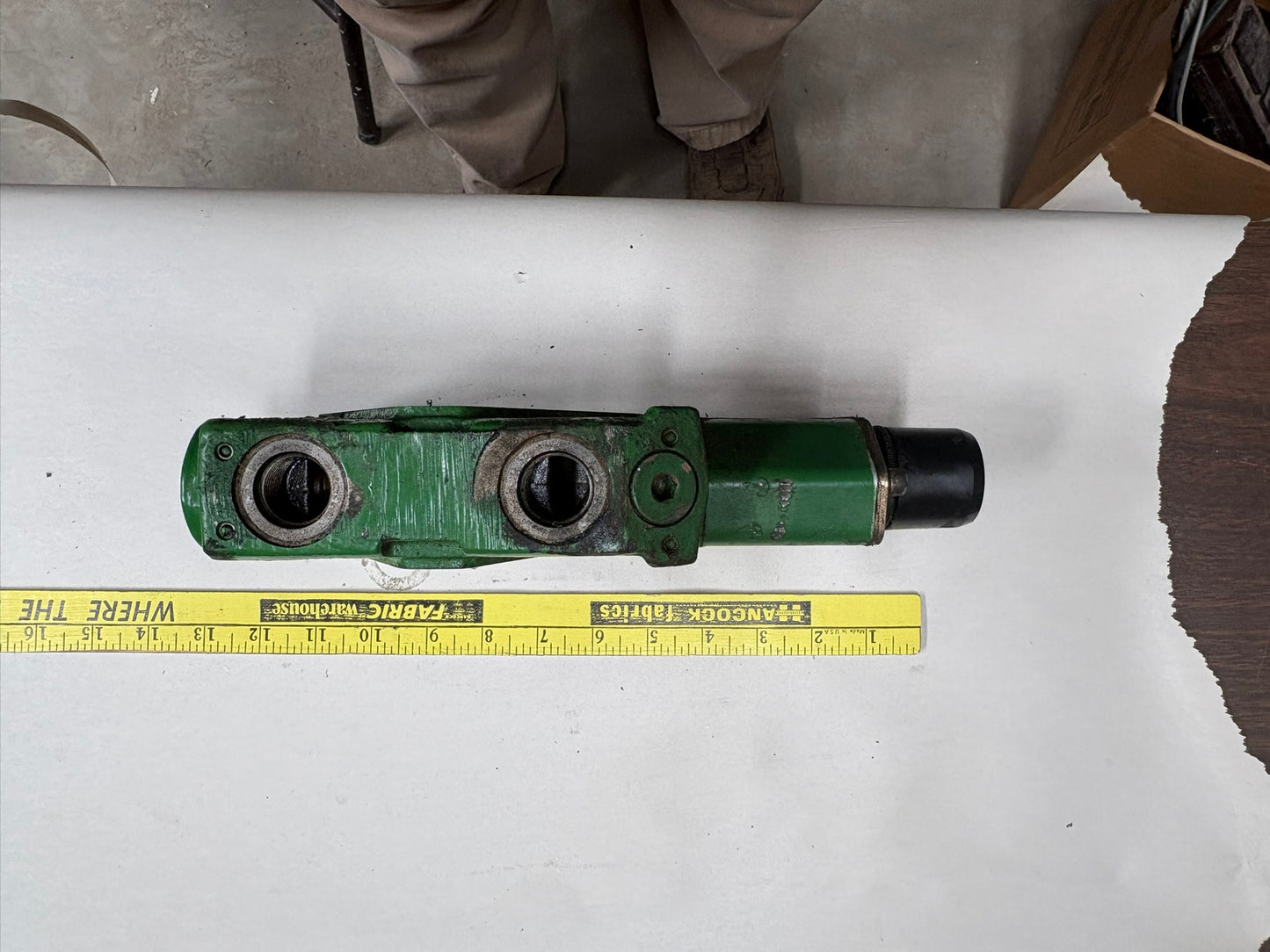 May be John Deere AL75842 hydraulic valve (used)