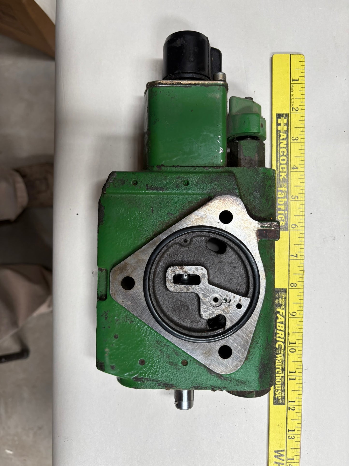 May be John Deere AL75842 hydraulic valve (used)