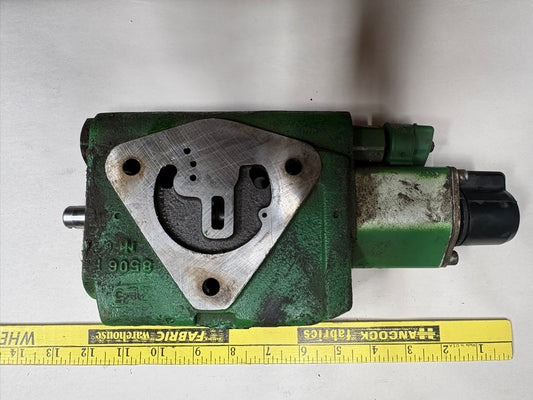 May be John Deere AL75842 hydraulic valve (used)