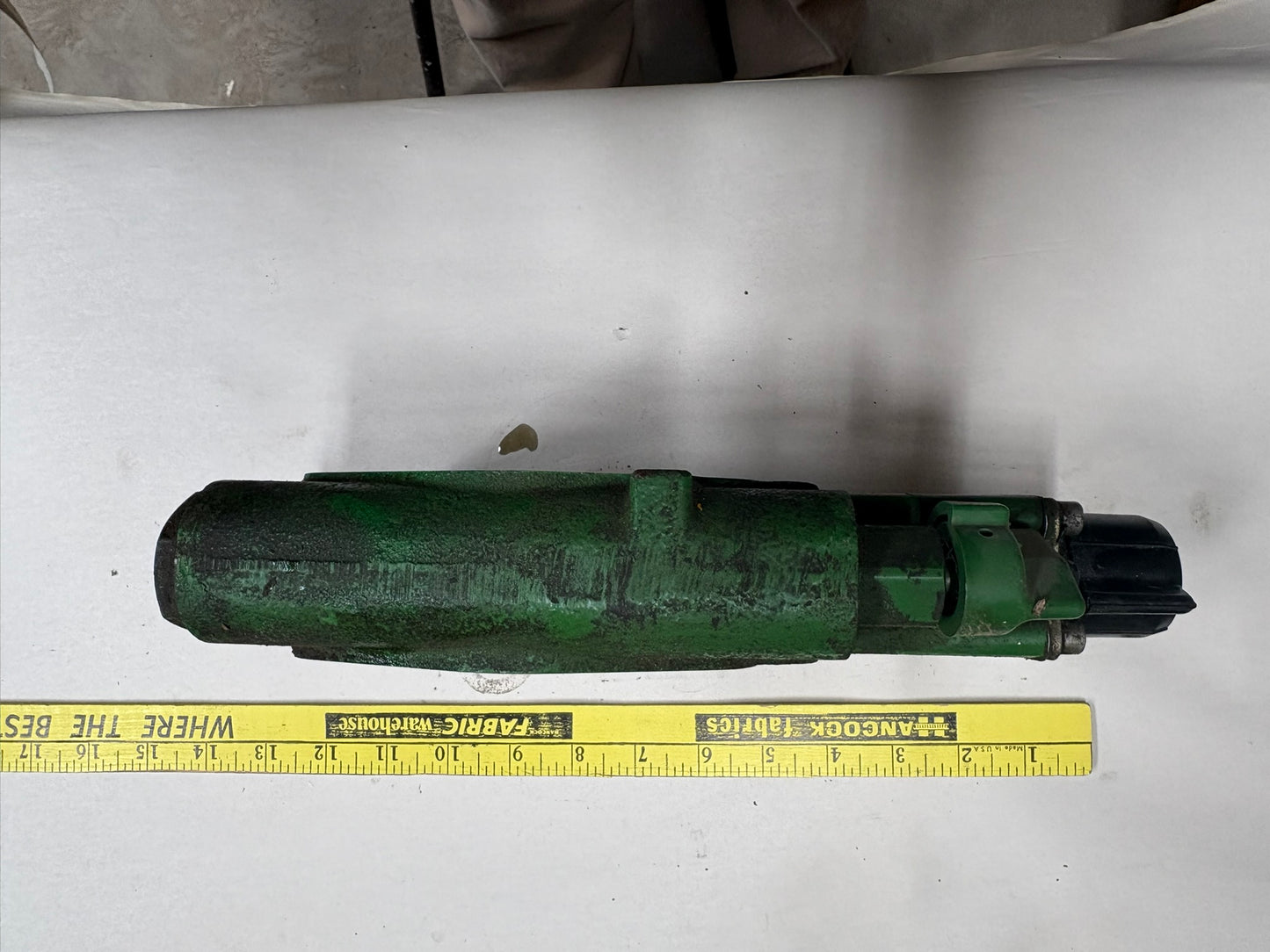 May be John Deere AL75842 hydraulic valve (used)