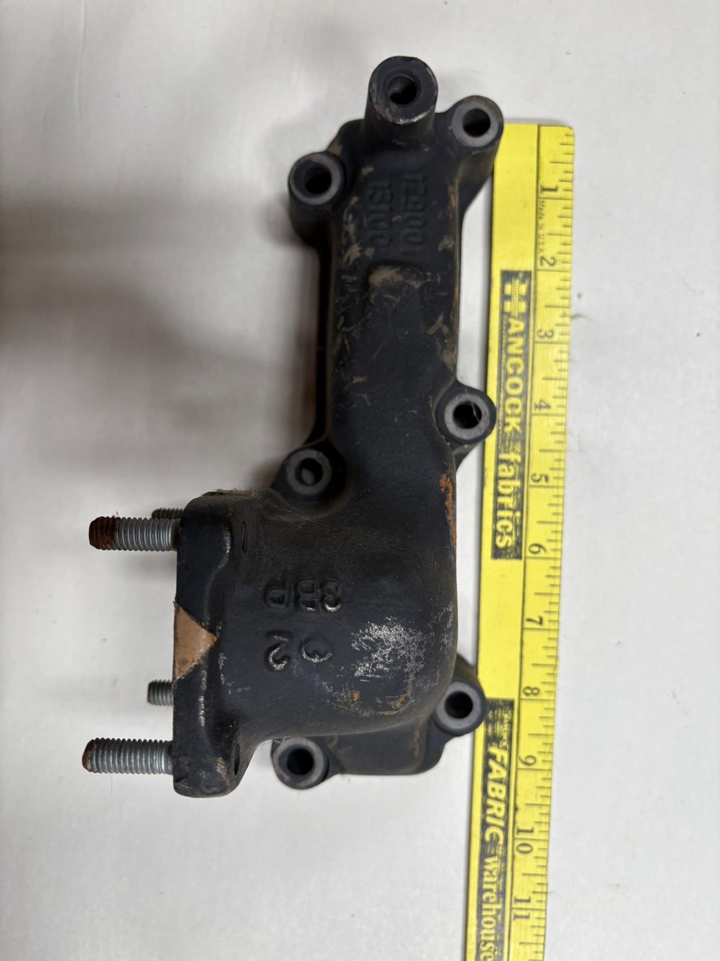 3 cylinder YANMAR 129001-13100 Exhaust Manifold 3TNE88? / 3TN78?