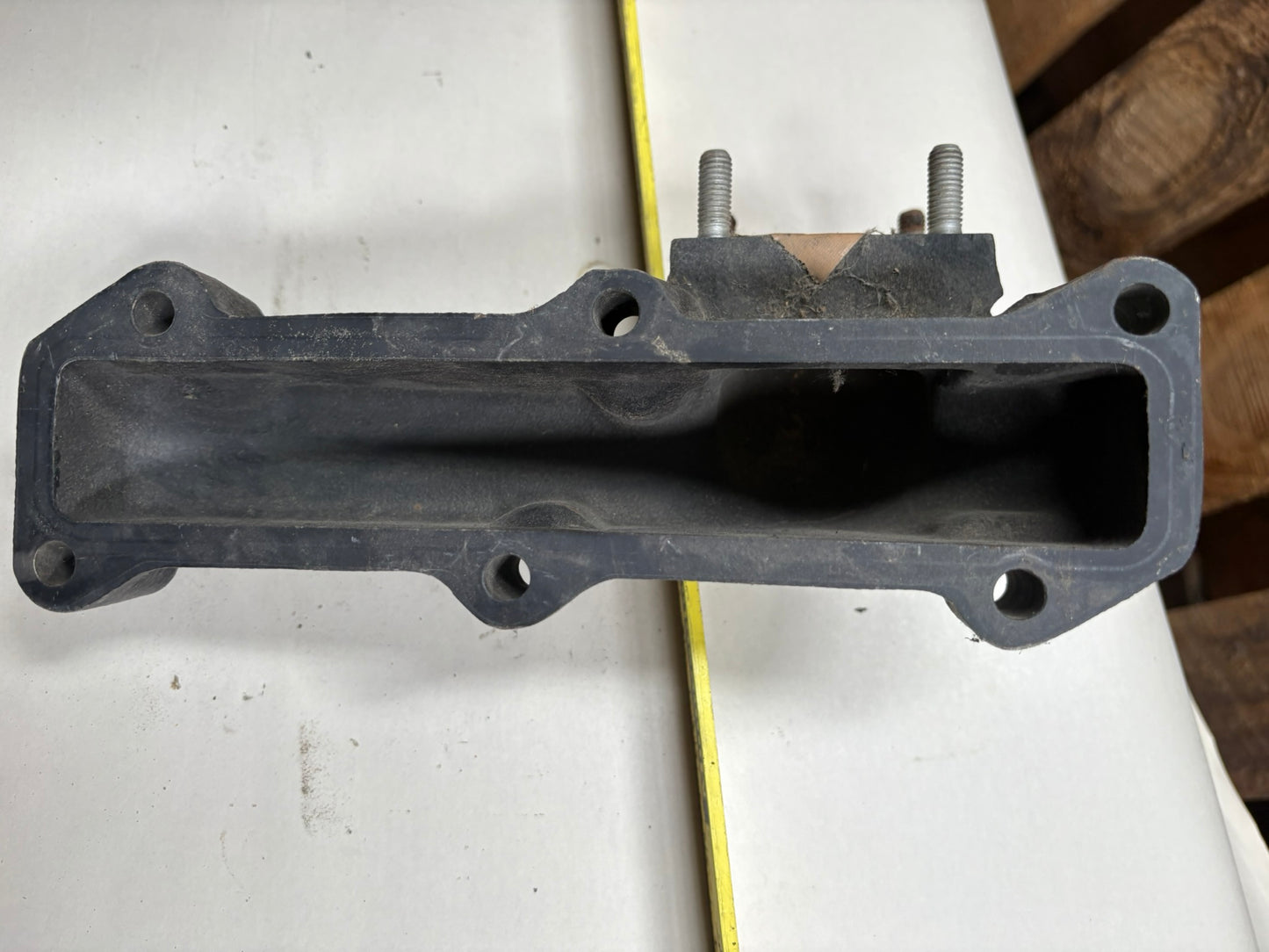 3 cylinder YANMAR 129001-13100 Exhaust Manifold 3TNE88? / 3TN78?