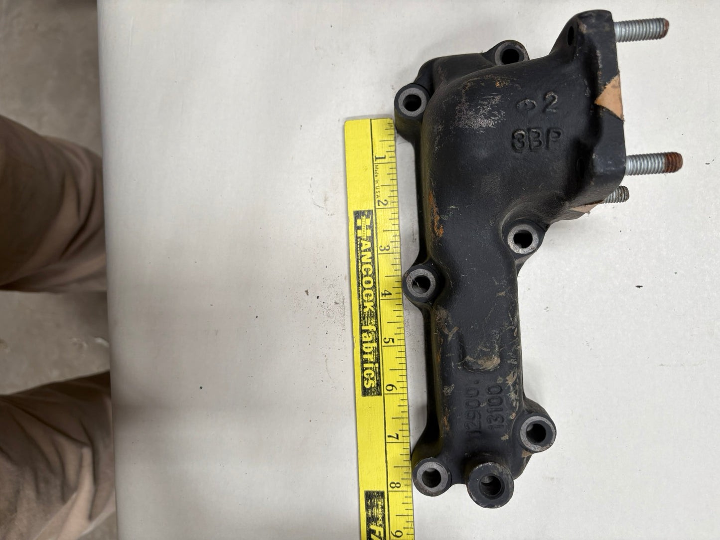 3 cylinder YANMAR 129001-13100 Exhaust Manifold 3TNE88? / 3TN78?