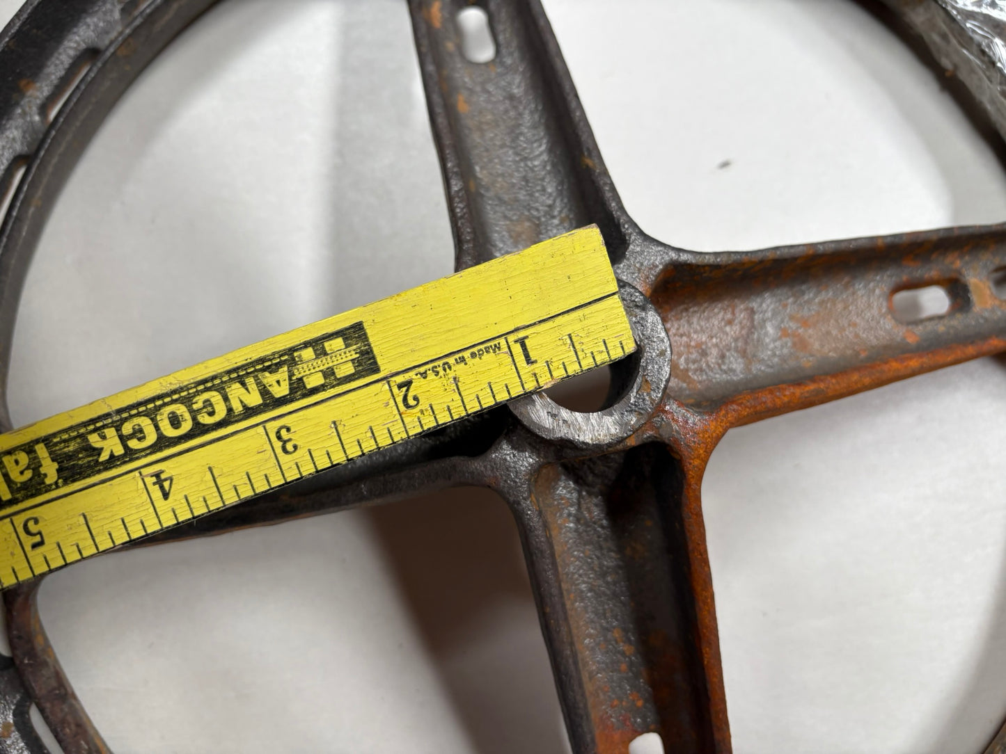 Cast iron slotted steering wheel similar to John Deere D61R for John Deere (Spoker?) D
