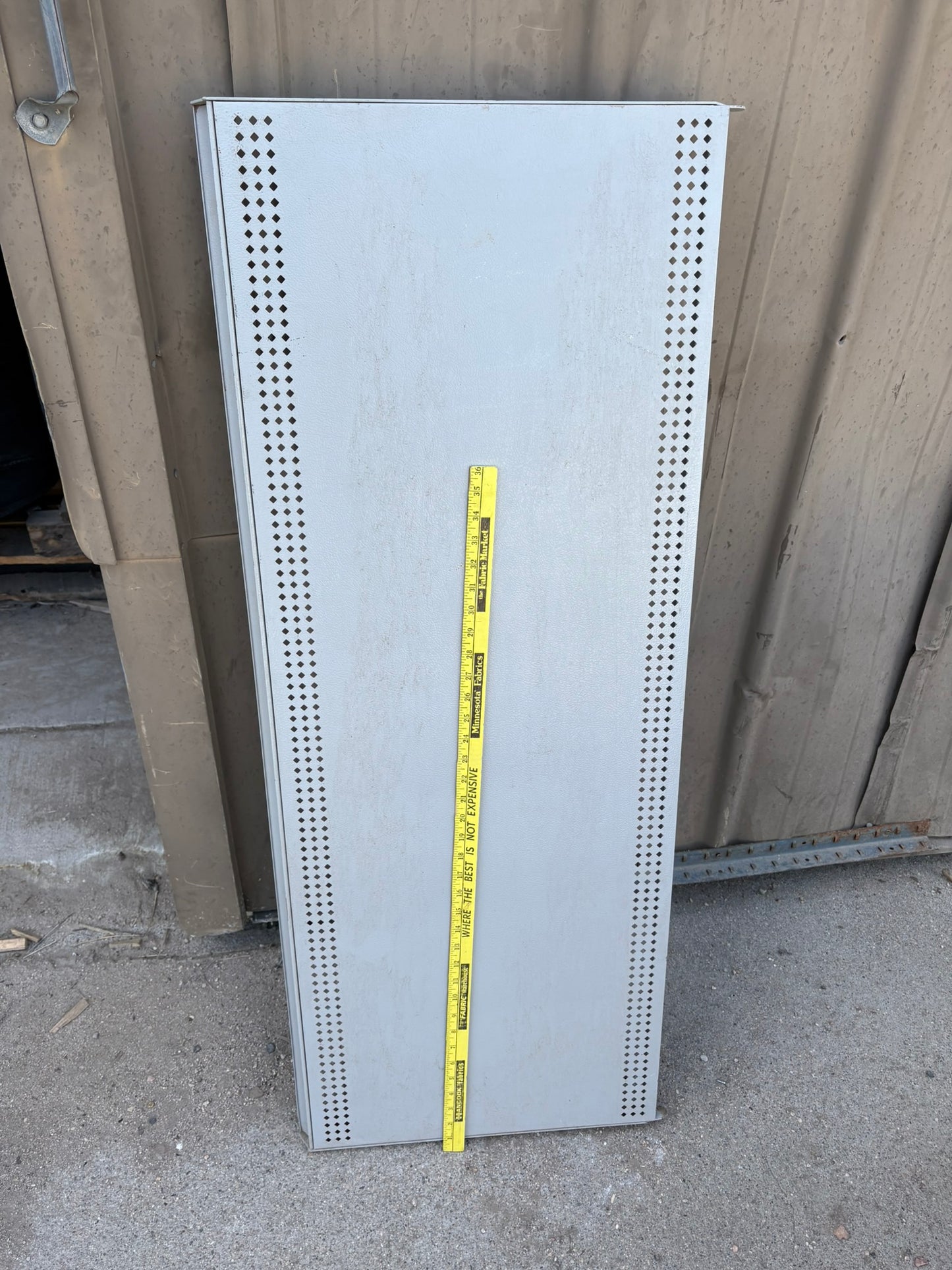 Used Streater Shelves. Retail Display shelves (Gondola).